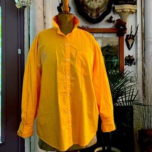 Old Navy boyfriend shirt in peach. Size medium.